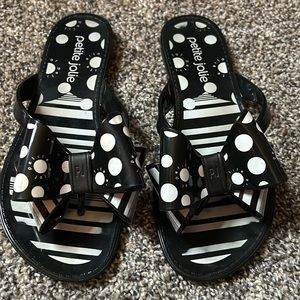 Size 7 black and white bow sandals